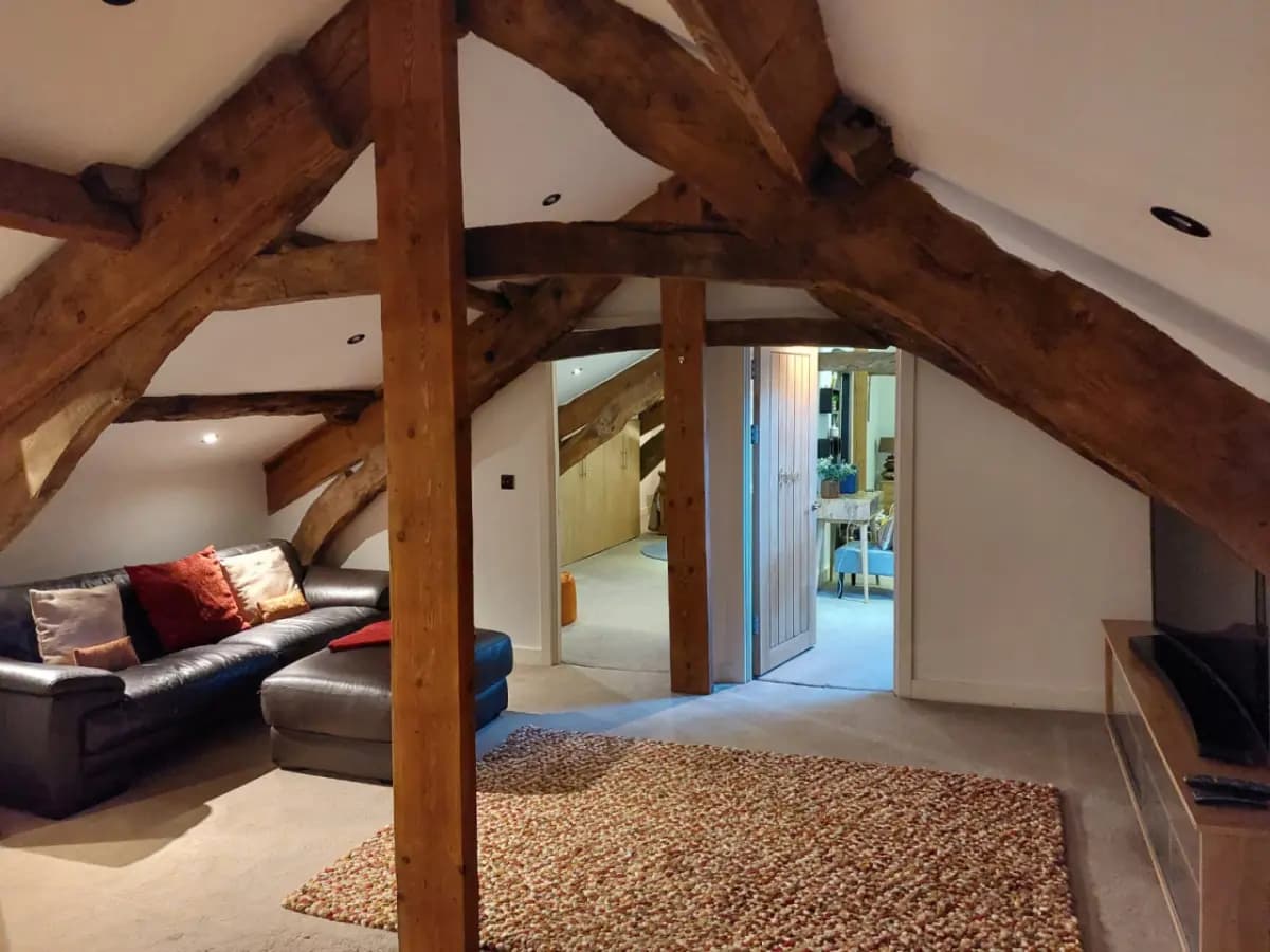 Scale House by Group Retreats