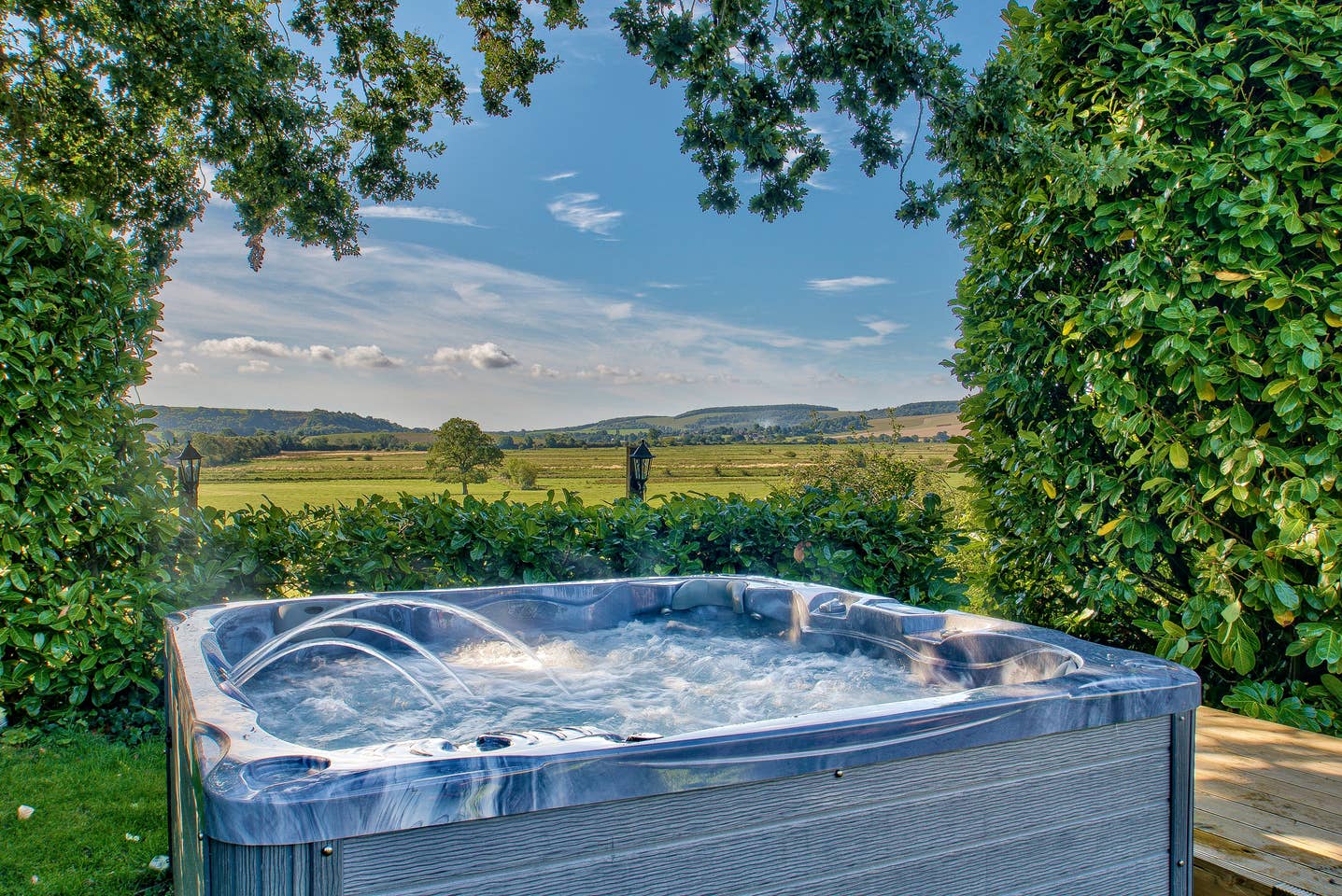 Group Accommodation West Sussex with Hot Tub